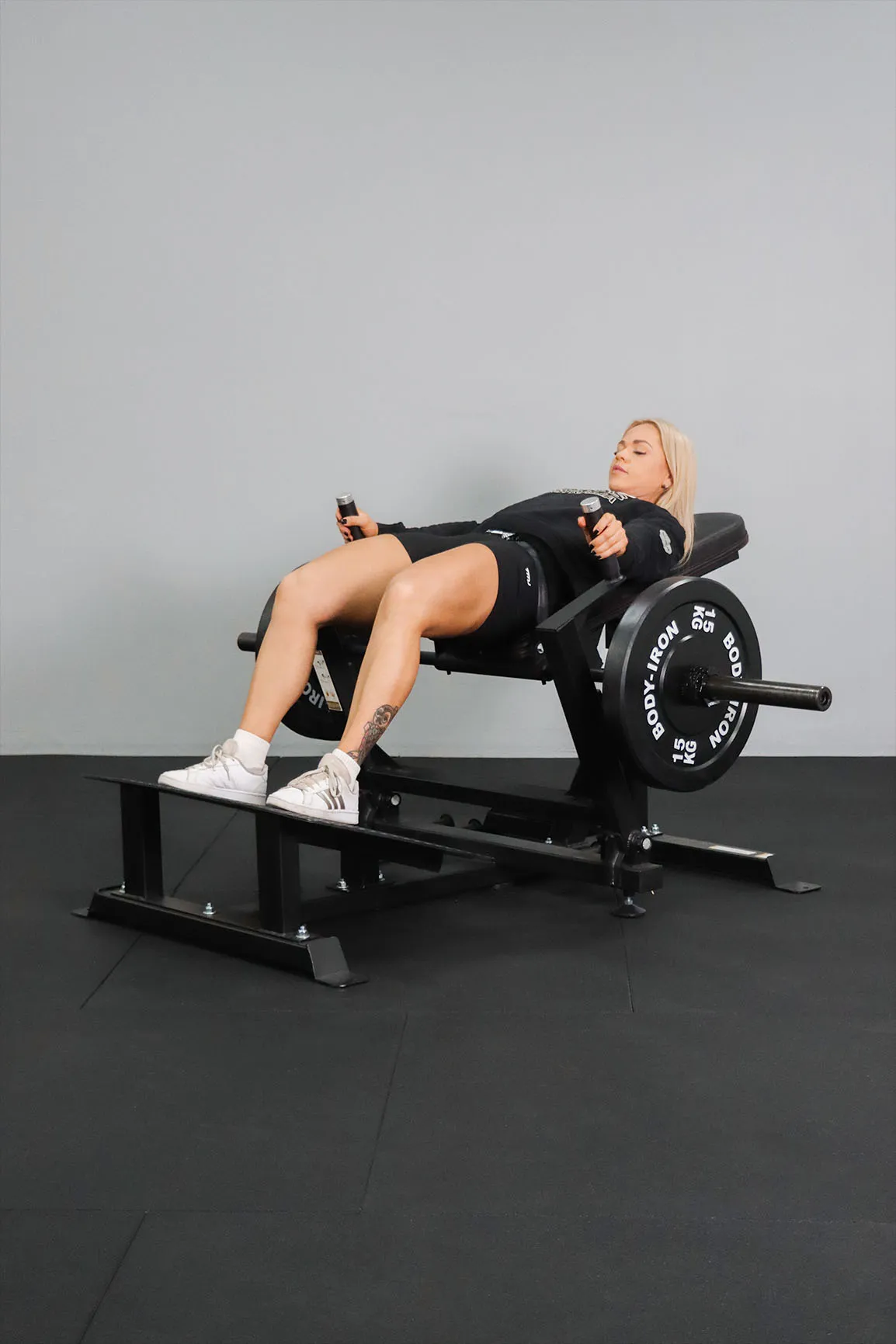 Body Iron Commercial Hip Thrust Machine