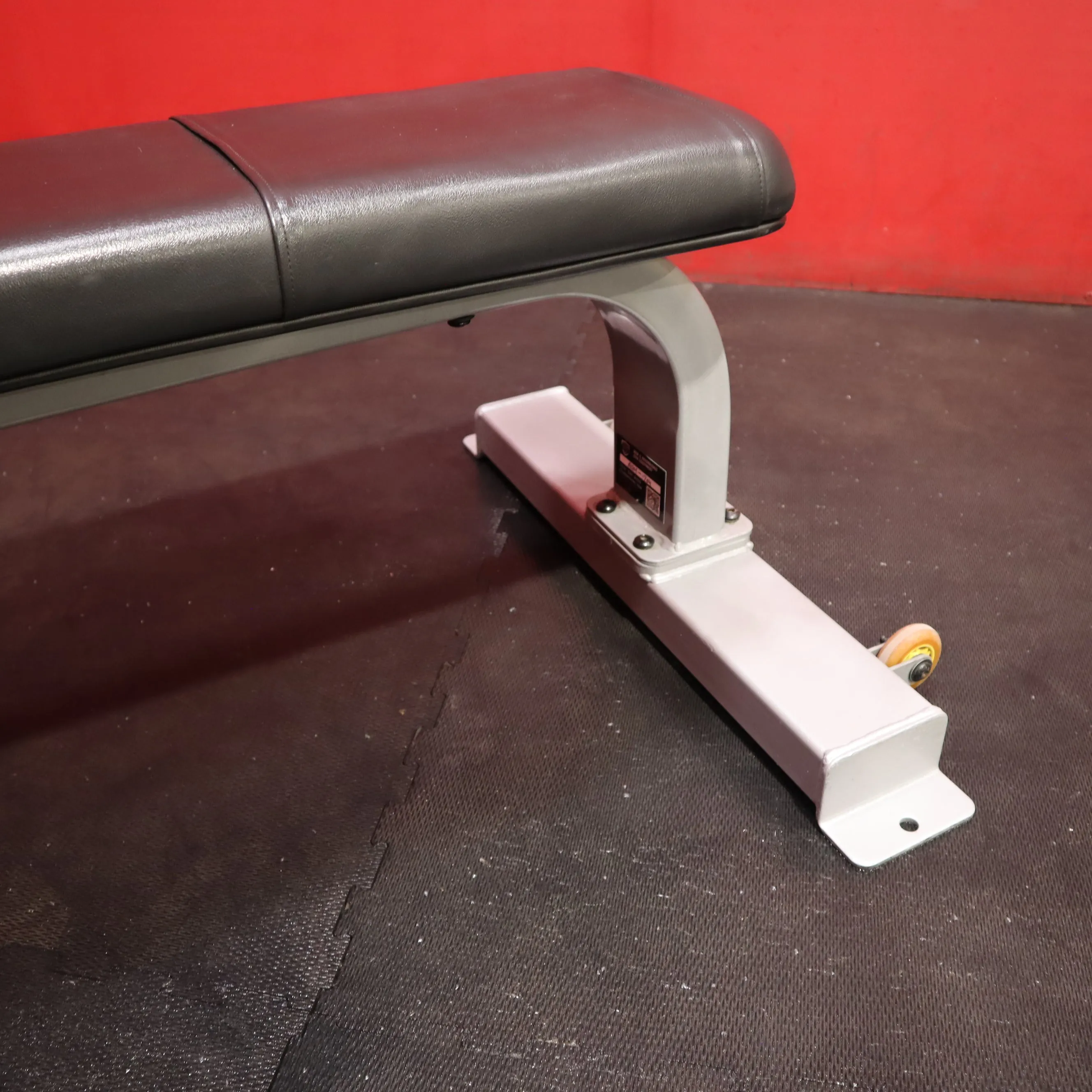 Precor Icarian Flat Bench (Refurbished)