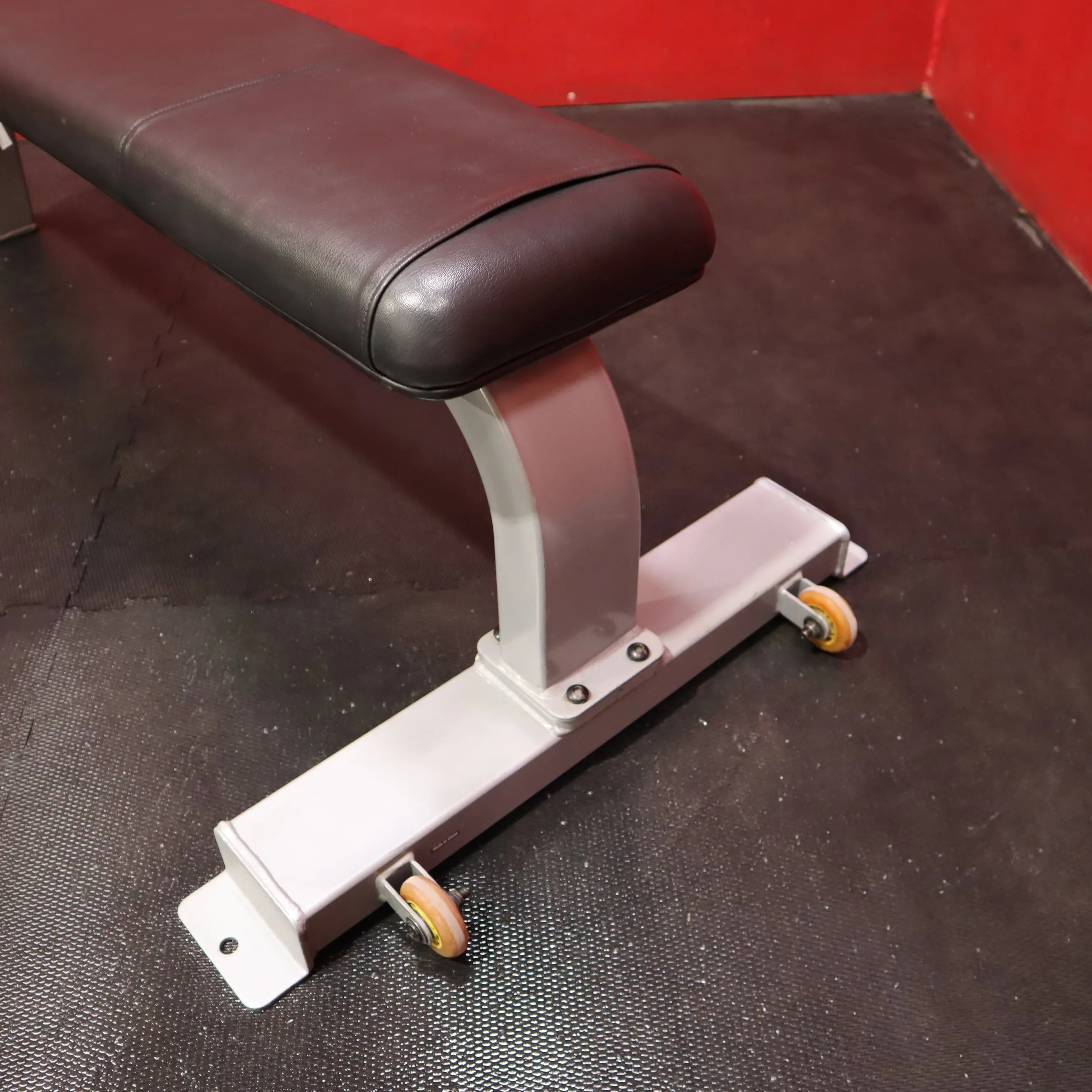 Precor Icarian Flat Bench (Refurbished)